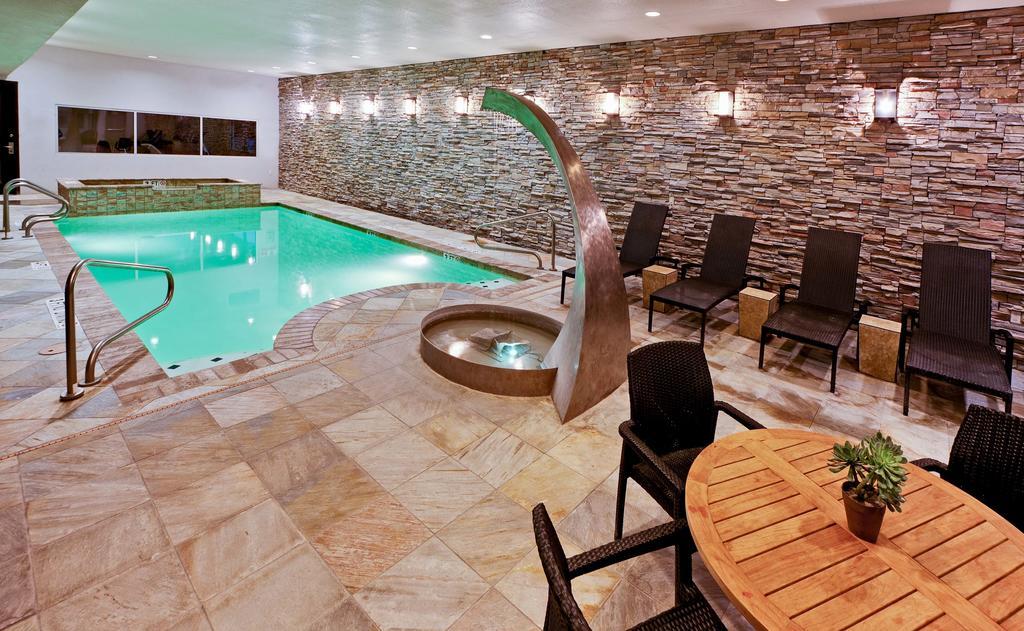 Hawthorn Suites By Wyndham Лъбък Екстериор снимка